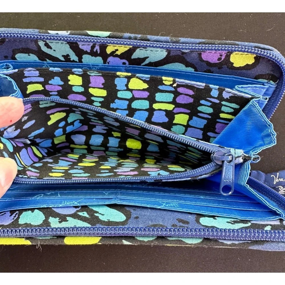 Vera Bradley Zip-Around Wallet Blue Indigo Pop Pattern Accordion 8x5 Credit Card - Picture 9 of 12